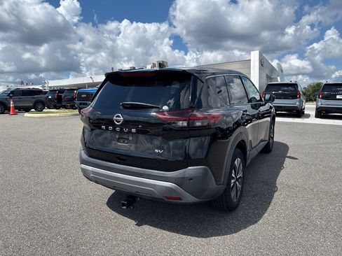 Used 2021 Nissan Rogue SV FWD image 2