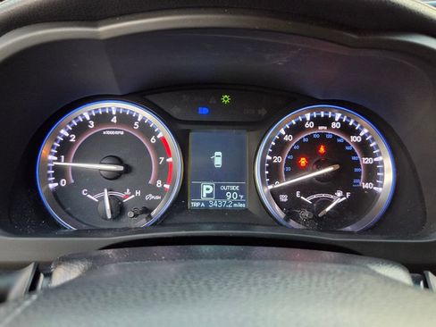 Used 2016 Toyota Highlander LE FWD image 25