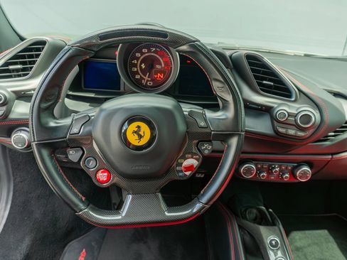 Used 2018 Ferrari 488 GTB RWD image 64