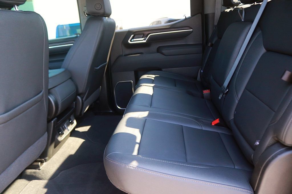 Used 2026 GMC Sierra 1500 SLT AWD/4WD image 17