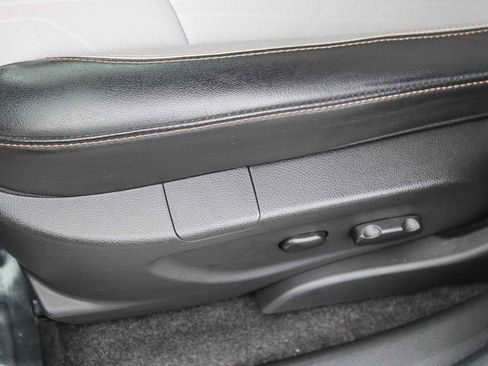 Used 2022 Chevrolet Trax LT w/ LT Convenience Package image 22