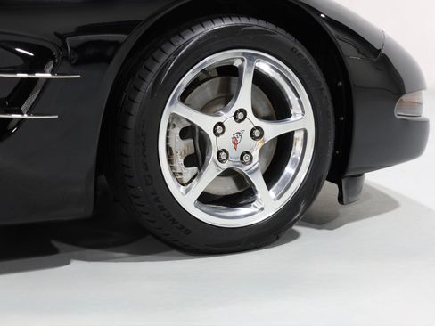 Used 2004 Chevrolet Corvette Coupe w/ Roof Package RWD image 40