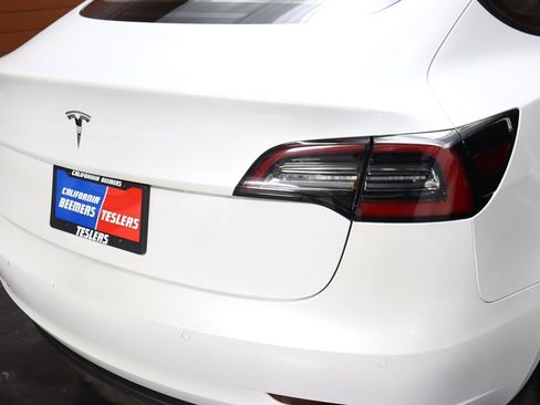 Used 2023 Tesla Model 3 Standard Range image 12