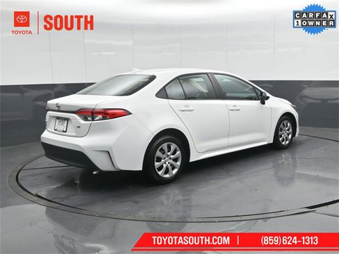 Used 2025 Toyota Corolla LE image 2
