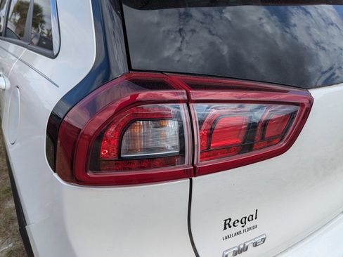 Used 2019 Kia Niro EX image 6