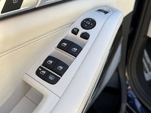 Used 2026 BMW X7 M60i image 19