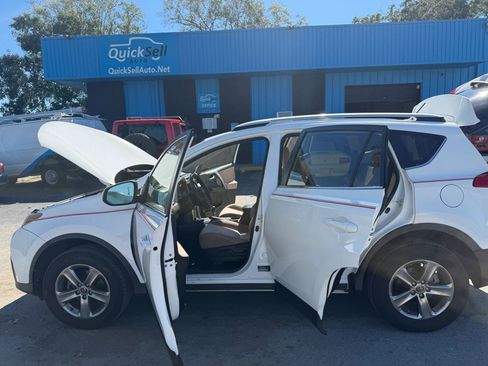 Used 2015 Toyota RAV4 XLE image 40