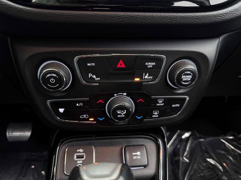 Used 2018 Jeep Compass Limited w/ Navigation Group image 25