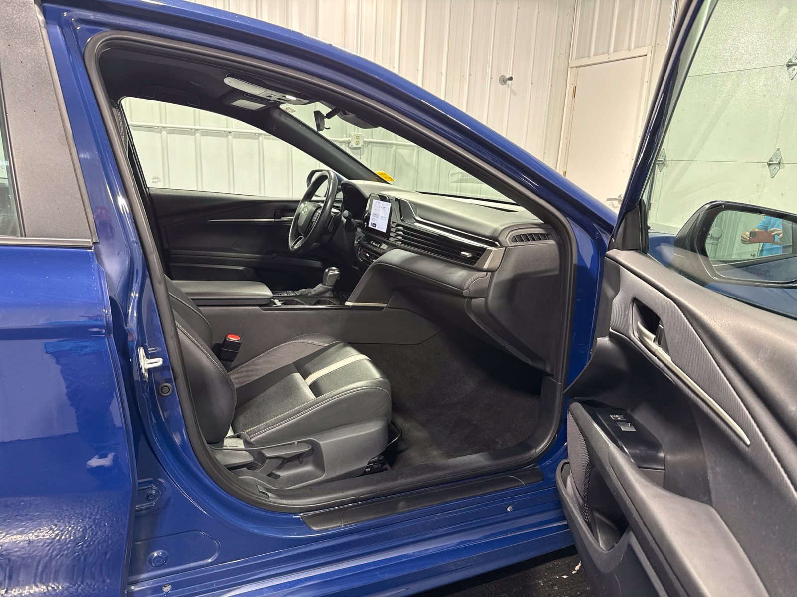 Used 2025 Toyota Camry SE FWD image 12