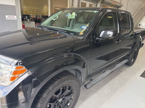 Used 2021 Nissan Frontier SV w/ Midnight Edition Floor Mats RWD image 1