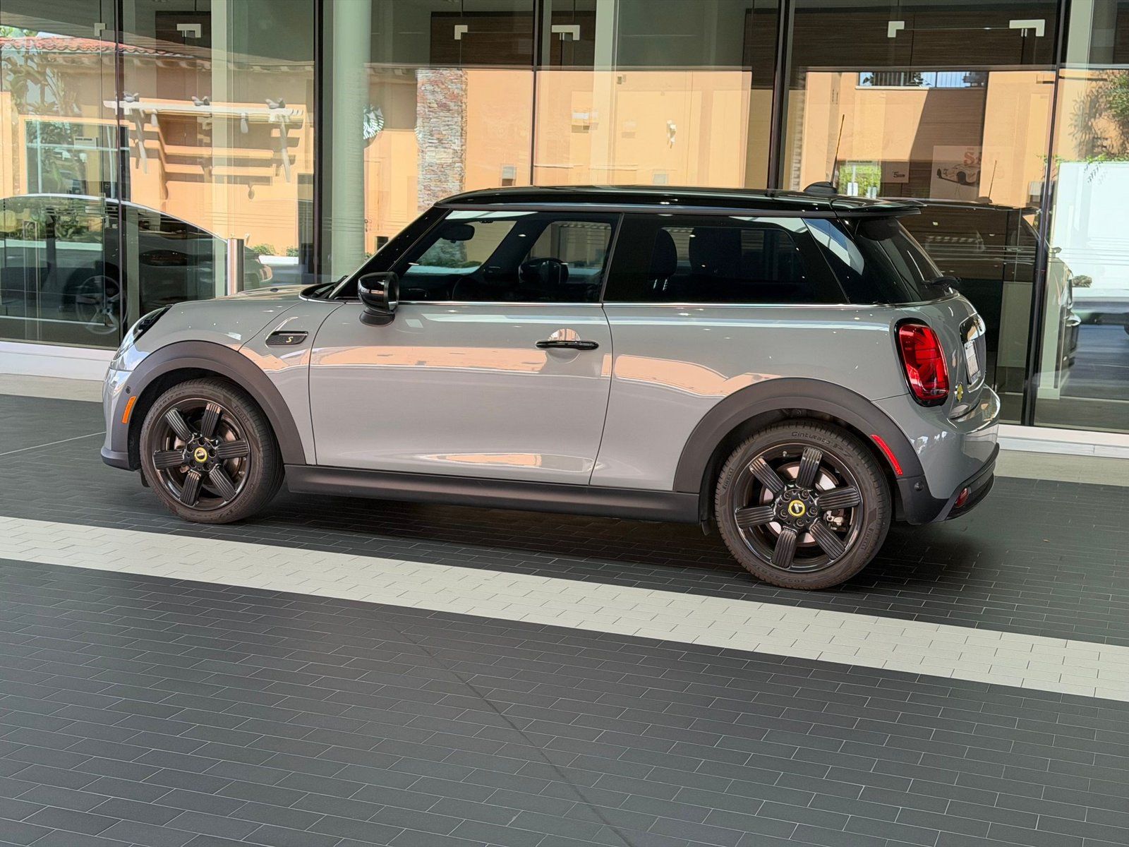 Used 2023 MINI Cooper SE FWD image 10