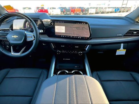 New 2026 Chevrolet Suburban High Country image 5