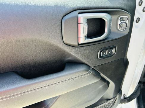 Used 2021 Jeep Wrangler Unlimited Rubicon w/ Uconnect 4C Nav & Sound Group image 10