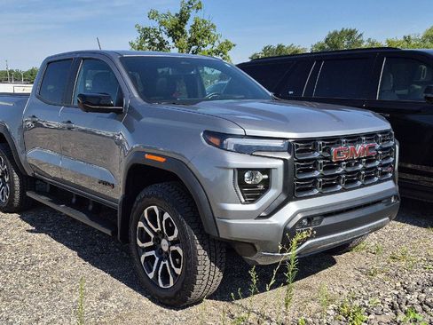 Used 2024 GMC Canyon AT4 w/ AT4 Premium Package AWD/4WD image 2