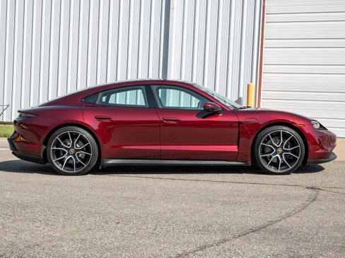 Used 2022 Porsche Taycan 4S image 8