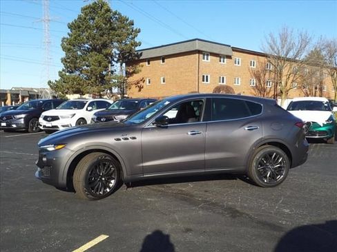 Used 2024 Maserati Levante GT Ultima AWD/4WD image 5