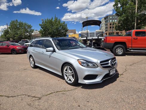 Used 2014 Mercedes-Benz E 350 4MATIC Wagon image 2