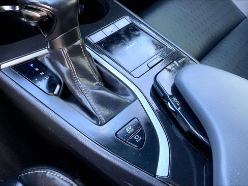 Used 2019 Lexus UX 250h w/ Accessory Package image 34