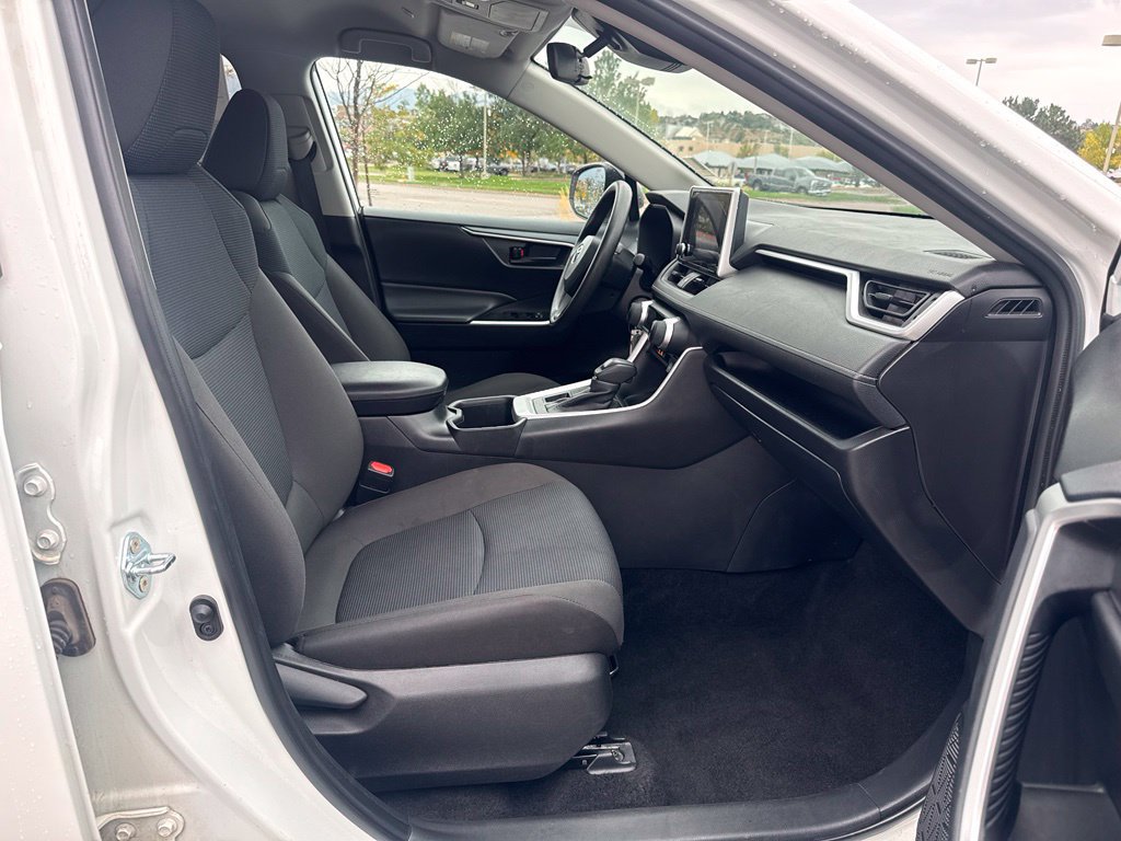 Used 2025 Toyota RAV4 LE AWD/4WD image 30