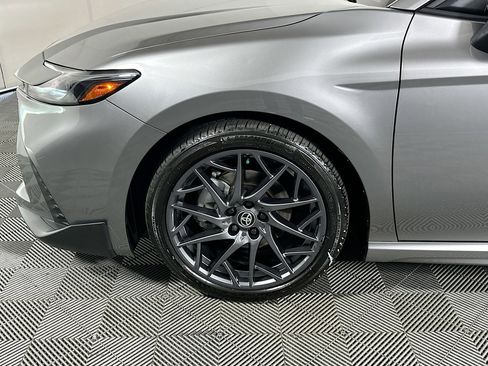 Used 2025 Toyota Camry SE w/ Convenience Package FWD image 11