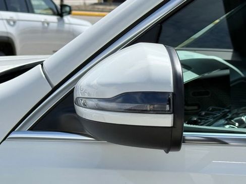 Used 2025 Mercedes-Benz GLB 250 4MATIC image 37