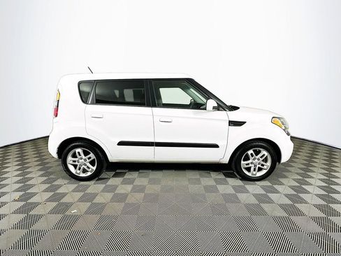 Used 2010 Kia Soul + FWD image 11