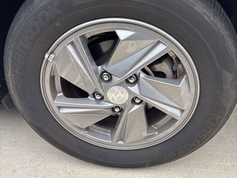 Used 2024 Hyundai Elantra SE image 18