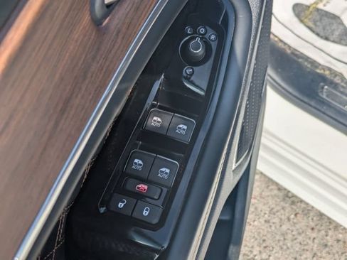Used 2024 Jeep Grand Cherokee L Summit w/ Advanced Protech Group IV AWD/4WD image 11