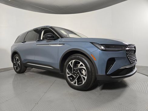 New 2026 Lincoln Nautilus Premier AWD/4WD image 2