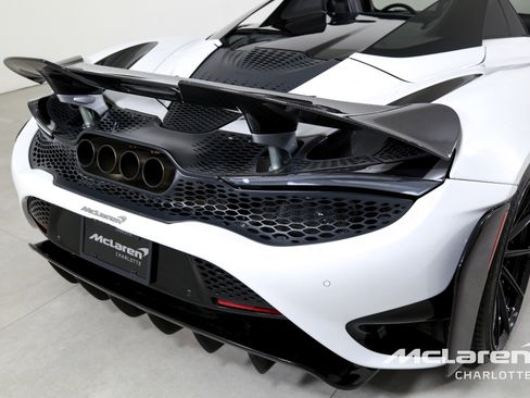 Used 2022 McLaren 765LT image 28