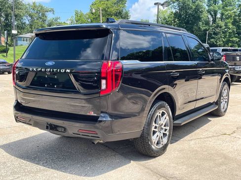 Used 2025 Ford Expedition Active AWD/4WD image 6