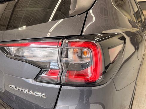 Used 2022 Subaru Outback Limited AWD/4WD image 5