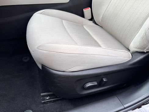 Used 2025 Nissan Altima 2.5 SV FWD image 19