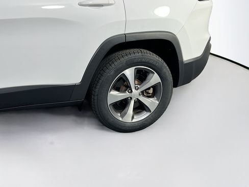 Used 2022 Jeep Cherokee Limited AWD/4WD image 30