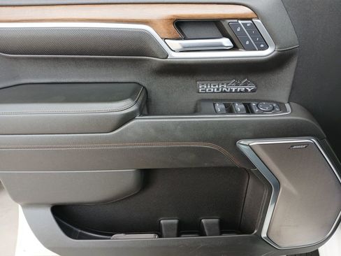 Used 2024 Chevrolet Silverado 1500 High Country w/ Z71 Off-Road Package AWD/4WD image 24