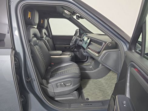 Used 2024 Rivian R1S Adventure AWD/4WD image 25