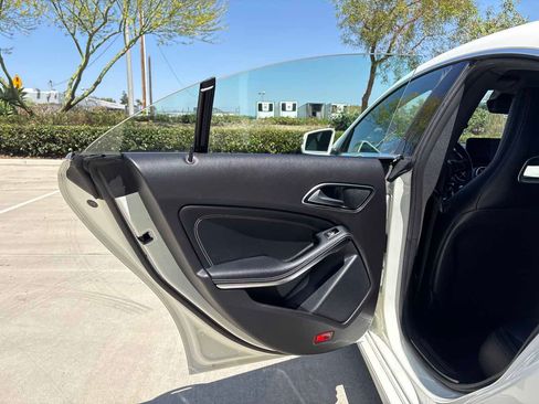 Used 2018 Mercedes-Benz CLA 250 image 11