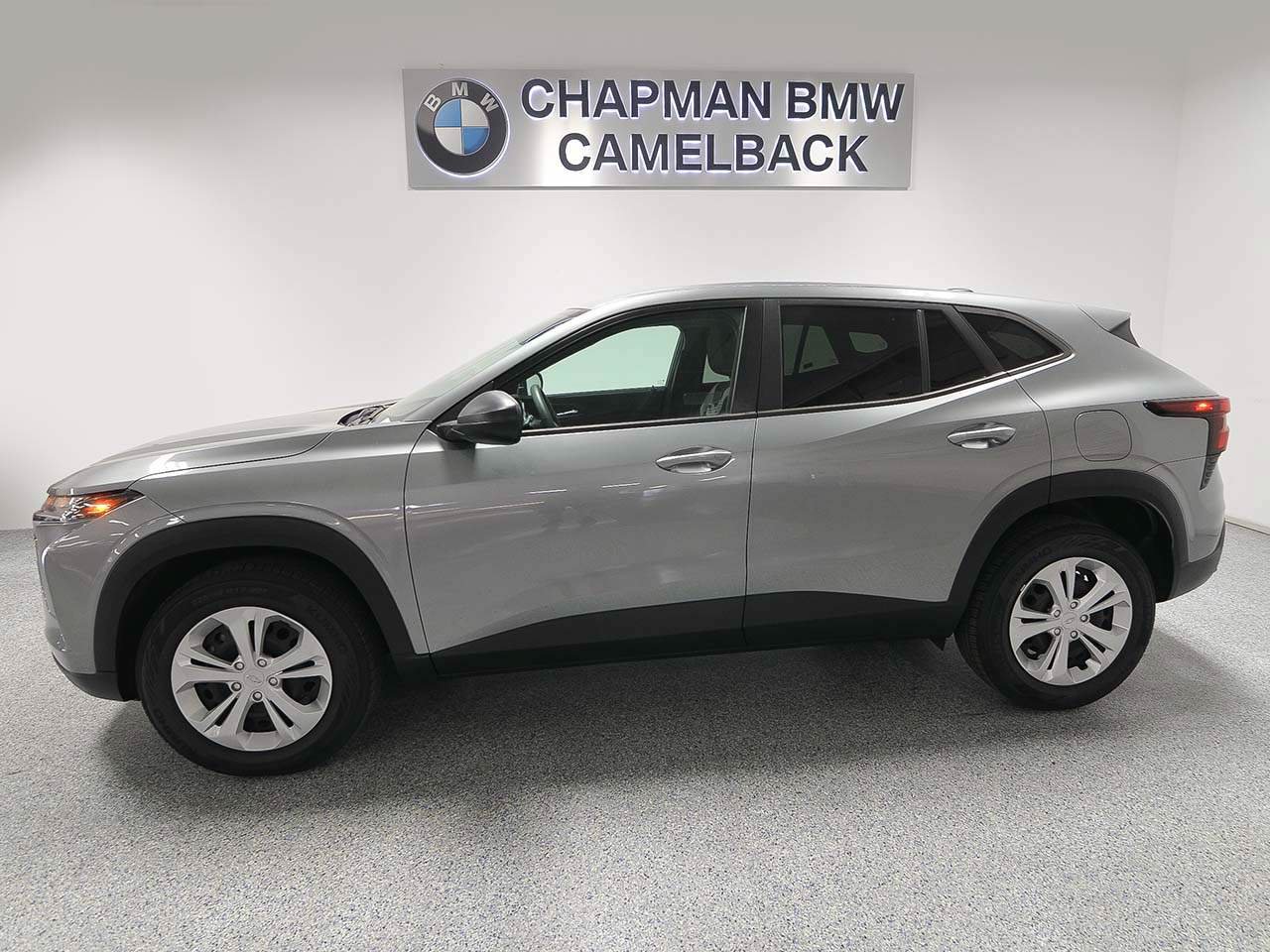 Used 2025 Chevrolet Trax LS FWD image 3