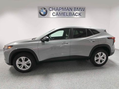 Used 2025 Chevrolet Trax LS FWD image 3