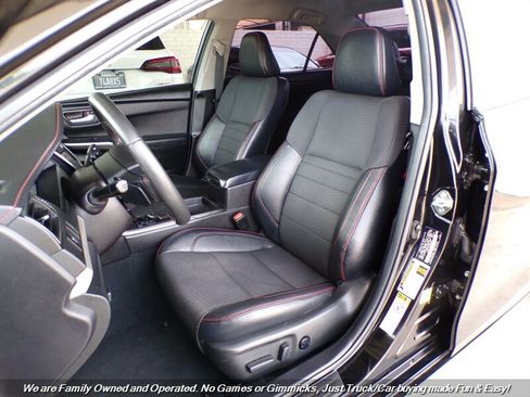 Used 2017 Toyota Camry SE FWD image 16
