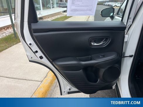 Used 2023 Honda HR-V LX image 15