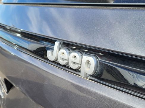 Used 2024 Jeep Grand Cherokee Laredo X w/ Luxury Tech Group I image 21