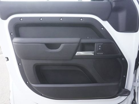 New 2026 Land Rover Defender 110 X-Dynamic SE image 17