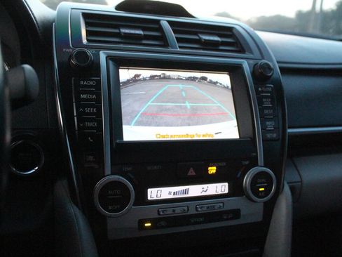 Used 2012 Toyota Camry XLE FWD image 25