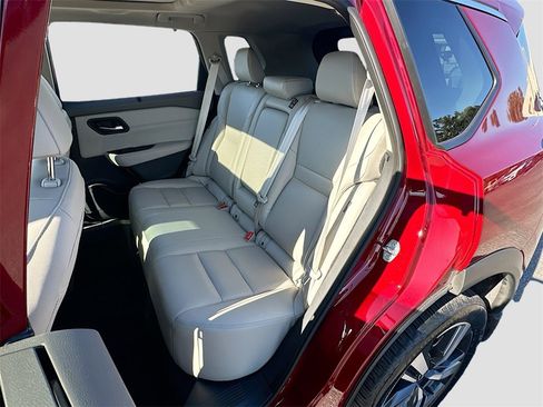 Used 2023 Nissan Rogue SL w/ SL Premium Package image 25