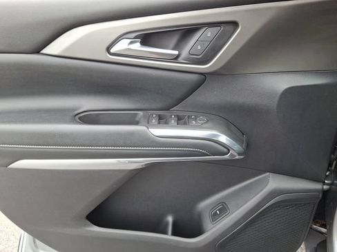Used 2024 Chevrolet Traverse LT FWD image 13