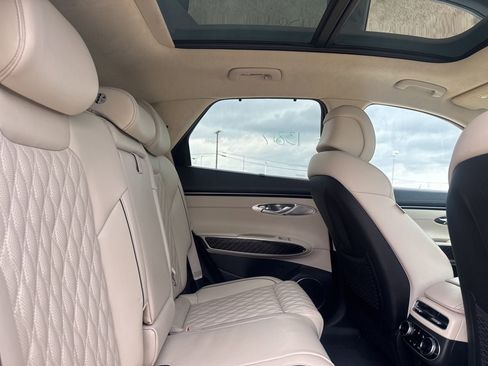 Used 2022 Genesis GV70 3.5T Sport w/ Sport Prestige Package image 31