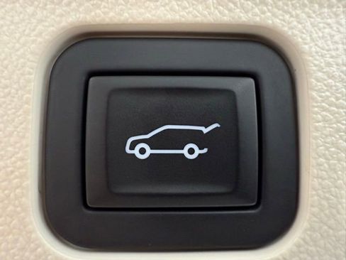 Used 2023 GMC Acadia Denali w/ Denali Ultimate Package image 15