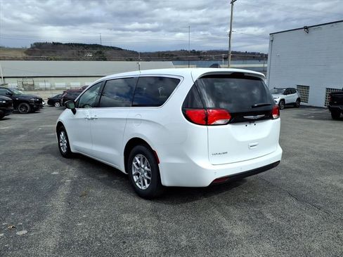 New 2026 Chrysler Voyager LX FWD image 5