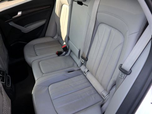 Used 2018 Audi Q5 Prestige w/ Prestige Package image 24